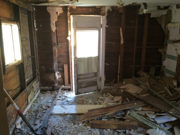 Before-and-After-Tiny-House-Transformation-6JPG-600x450